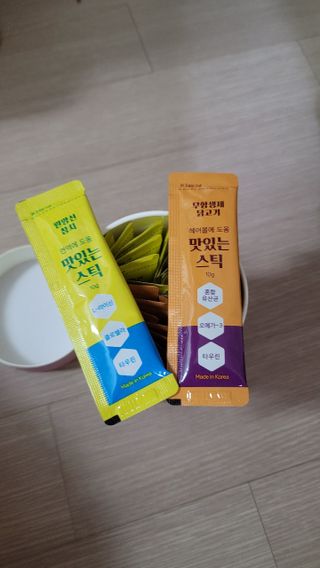 페페로니 맛있는 스틱 - 무항생제 닭고기 15개 + 원양선 참치 15개 — 5점을 준 리뷰어가 2021년 8월 올린 사용 사진