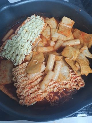 [푸딩팩토리] 떡볶이 베스트 2종_옛날 국물떡볶이 570g / 할매 기름 떡볶이  570g — 5점을 준 리뷰어가 2022년 5월 올린 사용 사진