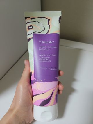 트리마이 주름개선 기능성의 퍼퓸 바디케어, 힐링 베리어 바디크림 3종 택1 — 3점을 준 리뷰어가 2022년 10월 올린 사용 사진