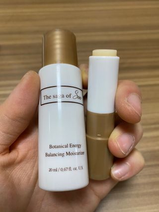 더사가오브수 [사가수] 효혜윤 보태니컬 에너지 에센스인로션 20ml /아이포올 스틱 3g — 5점을 준 리뷰어가 2023년 2월 올린 사용 사진