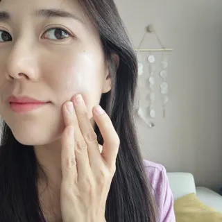 프리마인 선크림만 바꿨을 뿐인데 매일 물 2L챙겨먹고 기초케어 완벽하게 한 물빛피부 완성,셀라브UV프로텍터 — 5점을 준 리뷰어가 2023년 8월 올린 사용 사진