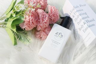 줄라이 모닝 _ JULY MORNING 줄라이모닝 하이드레이팅 퍼퓸드 바디앤핸드 에멀젼 — 4.5점을 준 리뷰어가 2021년 10월 올린 사용 사진