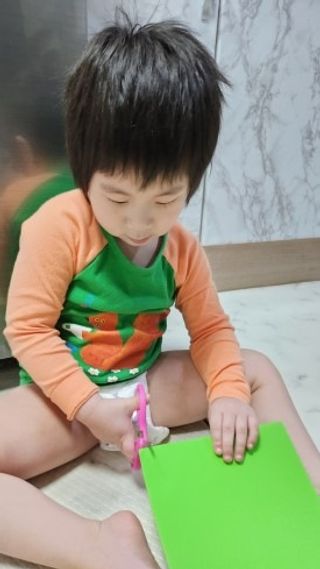 3M 스카치 어린이 양손 가위 블루/핑크색상 + 어린이 양면테이프 — 5점을 준 리뷰어가 2024년 3월 올린 사용 사진