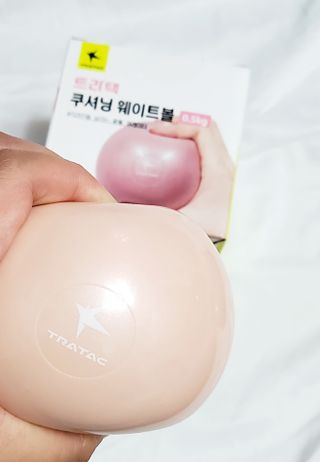 트라택 쿠셔닝 웨이트볼 0.5kg + 1kg SET — 5점을 준 리뷰어가 2022년 4월 올린 사용 사진