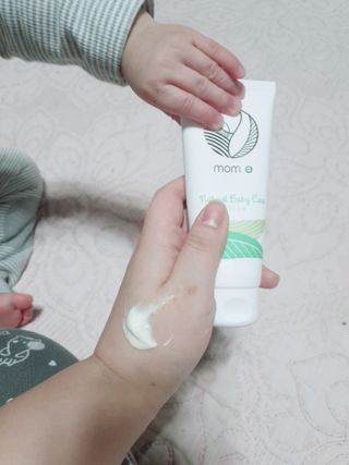 mom e 맘이 내추럴 베이비 케어 크림+바디오일 — 5점을 준 리뷰어가 2021년 1월 올린 사용 사진