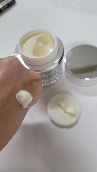 소담스퀘어 상암 라디셀 인텐시브 큐어 크림 50ml — 4점을 준 리뷰어가 2022년 11월 올린 사용 사진