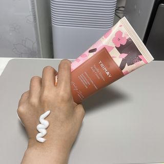 트리마이 주름개선 기능성의 퍼퓸 바디케어, 힐링 베리어 바디크림 3종 택1 — 2.5점을 준 리뷰어가 2022년 10월 올린 사용 사진