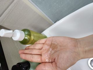 스킨큐어 산다화 순한 클렌징 동백 오일 200ml — 5점을 준 리뷰어가 2023년 5월 올린 사용 사진