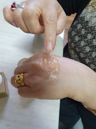 아이앤립 / EYENLIP 아이앤립 24K 골드 N 펩타이드 앰플 크림 — 5점을 준 리뷰어가 2021년 3월 올린 사용 사진