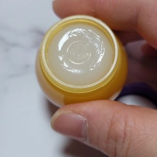 틱톡 [후르디아] 튼입술해결템 올리브영 블루베리 하이드레이팅 허니 립밤 — 5점을 준 리뷰어가 2024년 4월 올린 사용 사진