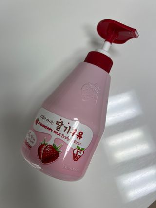 [과일나라] 피부가 마시는 딸기우유 바디클렌저&바디로션 — 5점을 준 리뷰어가 2022년 2월 올린 사용 사진
