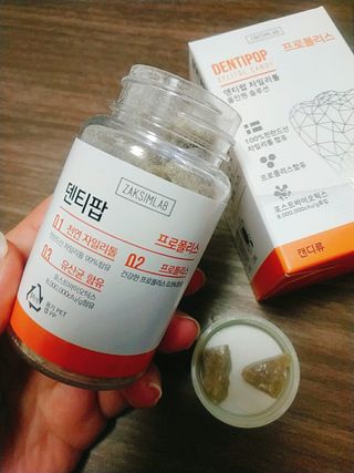 작심연구소 구취제거+충치예방+치아화이트닝 마법의 캔디 덴티팝3종(맛 랜덤 발송) — 4.5점을 준 리뷰어가 2022년 5월 올린 사용 사진