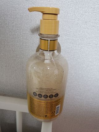 벨먼 내추럴스파 수분광채 스크럽 바디워시 600ml 5종 — 5점을 준 리뷰어가 2022년 5월 올린 사용 사진