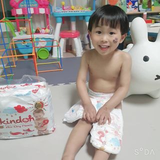 킨도 프리미엄 에어드라이v2 팬티형 기저귀 — 5점을 준 리뷰어가 2021년 6월 올린 사용 사진