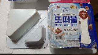 남양유업 또깍 접어 떠먹는 불가리스 2종 — 5점을 준 리뷰어가 2021년 1월 올린 사용 사진
