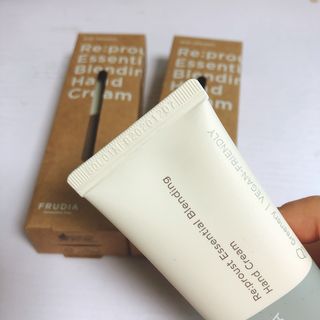 [후르디아] 끈적임 없는 착한성분 비건  핸드크림 3종 — 5점을 준 리뷰어가 2021년 1월 올린 사용 사진