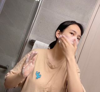화이트리 비움 약산성 클렌징젤 ,마일드 필링젤 세트 — 3.5점을 준 리뷰어가 2021년 2월 올린 사용 사진