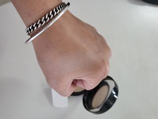 이든미네랄 비건 프레스드 파우더 팩트 — 4점을 준 리뷰어가 2022년 5월 올린 사용 사진