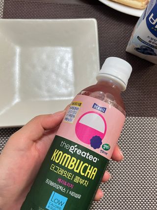 더그레잇티 콤부차 [매일유업] 더그레잇티 44kcal 콤부차 300ml *12개입 (오리지널 6개+베리리치 6개) — 4점을 준 리뷰어가 2023년 7월 올린 사용 사진