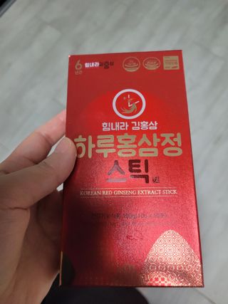힘내라김홍삼 하루홍삼정스틱 10g x 10포 — 4점을 준 리뷰어가 2021년 4월 올린 사용 사진