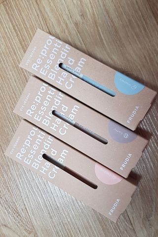 [후르디아] 끈적임 없는 착한성분 비건  핸드크림 3종 — 5점을 준 리뷰어가 2022년 10월 올린 사용 사진