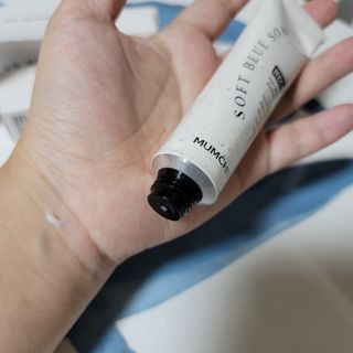 멈칫(MUMCHIT) 넥퍼퓸 NECKPERFUME 2가지 향 — 5점을 준 리뷰어가 2021년 11월 올린 사용 사진
