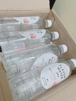 아쿠아스 플레이버워터 ★[아쿠아스] 제로칼로리 플레이버워터 복숭아/청포도 1BOX 20개입 — 5점을 준 리뷰어가 2021년 4월 올린 사용 사진