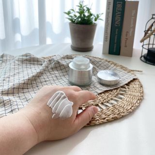 CRE8SKIN(크리에이트스킨) 화사한크림 — 3.5점을 준 리뷰어가 2022년 3월 올린 사용 사진