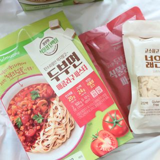 [풀무원] 식물성 저당질식 세트, 두부면 매콤라구파스타와 두부면 직화짜장 — 5점을 준 리뷰어가 2021년 4월 올린 사용 사진