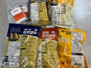 (주)성경순만두 곤약만두.콘치즈만두,삼각당면만두,당면 야끼만두,대구전통 납작만두,떡뽁이 매콤소스,달콤소스 — 5점을 준 리뷰어가 2023년 4월 올린 사용 사진