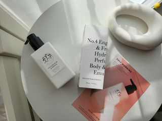 줄라이 모닝 _ JULY MORNING 줄라이모닝 하이드레이팅 퍼퓸드 바디앤핸드 에멀젼 — 5점을 준 리뷰어가 2021년 10월 올린 사용 사진