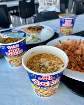NISSIN 닛신 컵누들  4종 - 씨푸드오리지날, 씨푸드 스파이시, 씨푸드 커리, 씨푸드 XO소스 — 5점을 준 리뷰어가 2021년 12월 올린 사용 사진