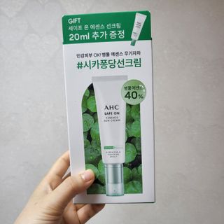[AHC] 세이프온 에센스 선크림 올리브영 스페셜 증정 기획세트 — 5점을 준 리뷰어가 2022년 6월 올린 사용 사진