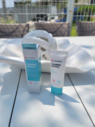 리더스코스메틱 리더스 카밍 바이오틱스 선 에센스 SPF 50+ PA++++ — 5점을 준 리뷰어가 2022년 8월 올린 사용 사진
