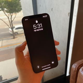 아클리브 Eco 항균 항바이러스 액정 보호필름(iPhone) — 5점을 준 리뷰어가 2022년 7월 올린 사용 사진