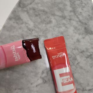 인디닥터 면역 생생 핑크 이뮨 젤리 + 타이탄 BCAA 프로틴 젤리스틱 — 4점을 준 리뷰어가 2022년 5월 올린 사용 사진