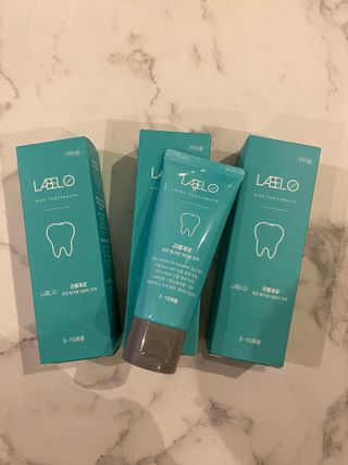 치과에서 쓰는 치약 _ 라벨제로 저불소 꼬마, 키즈, 유아, 베이비, 주니어 안전한 어린이치약 — 4.5점을 준 리뷰어가 2022년 11월 올린 사용 사진