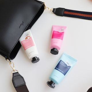 쿤달 BT21 시어버터 앤 마카다미아 퓨어 핸드크림 50ml 7구 기프트 세트 — 5점을 준 리뷰어가 2021년 3월 올린 사용 사진
