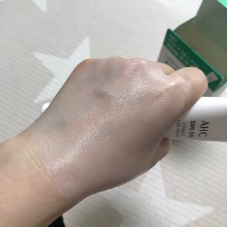 [AHC] 세이프온 에센스 선크림 올리브영 스페셜 증정 기획세트 — 5점을 준 리뷰어가 2022년 6월 올린 사용 사진