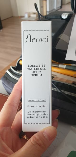 플레라디 에델바이스 워터풀 젤리 세럼 — 5점을 준 리뷰어가 2021년 7월 올린 사용 사진