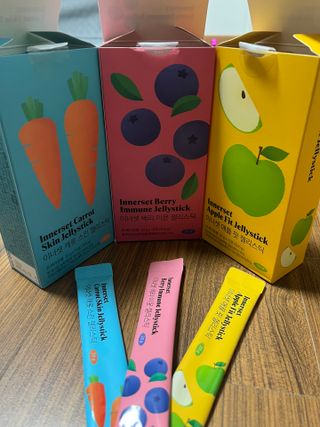 맛있게 골라먹는 이너셋 ABC젤리스틱 이너뷰티젤리 3종세트 15포X3박스 — 5점을 준 리뷰어가 2023년 4월 올린 사용 사진