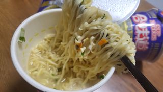 NISSIN 닛신 컵누들  4종 - 씨푸드오리지날, 씨푸드 스파이시, 씨푸드 커리, 씨푸드 XO소스 — 5점을 준 리뷰어가 2022년 11월 올린 사용 사진