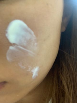 리더스코스메틱 리더스 카밍 바이오틱스 선 에센스 SPF 50+ PA++++ — 5점을 준 리뷰어가 2022년 6월 올린 사용 사진