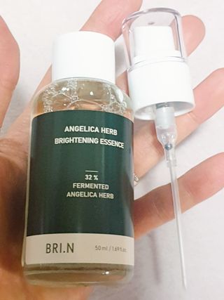 풀무원 브리엔 엔젤리카 허브 브라이트닝 에센스+전용펌프 — 4점을 준 리뷰어가 2020년 12월 올린 사용 사진