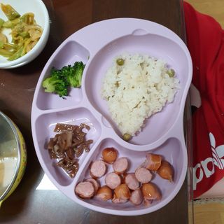 유비맘 캐릭터 실리콘 흡착 식판_색상 랜덤발송 — 5점을 준 리뷰어가 2020년 12월 올린 사용 사진