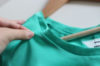 [스테이피플] SILKY SLEEVELESS LOGO TOP — 5점을 준 리뷰어가 2022년 6월 올린 사용 사진