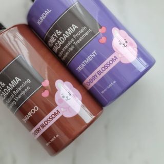 쿤달 [KUNDAL 공식] 프리미엄 헤어 케어 스페셜 세트 샴푸 500ml &amp; 트리트먼트 500ml — 5점을 준 리뷰어가 2021년 3월 올린 사용 사진