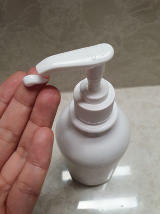 [닥터문] 프리미엄 알로에베라 선크림 500ml — 5점을 준 리뷰어가 2022년 5월 올린 사용 사진