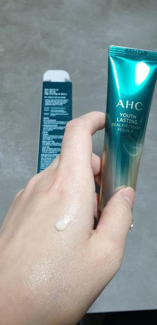 [NEW 탄력유턴 아이크림] AHC 유스 래스팅 리얼 아이크림 포 페이스 — 5점을 준 리뷰어가 2021년 1월 올린 사용 사진