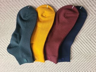 [사이즈가 있는 양말 필로이] 남/여 골지 발목 양말 4족 세트 남【S, M, L, XL】여【S, M, L】_컬러 랜덤 — 3점을 준 리뷰어가 2022년 6월 올린 사용 사진